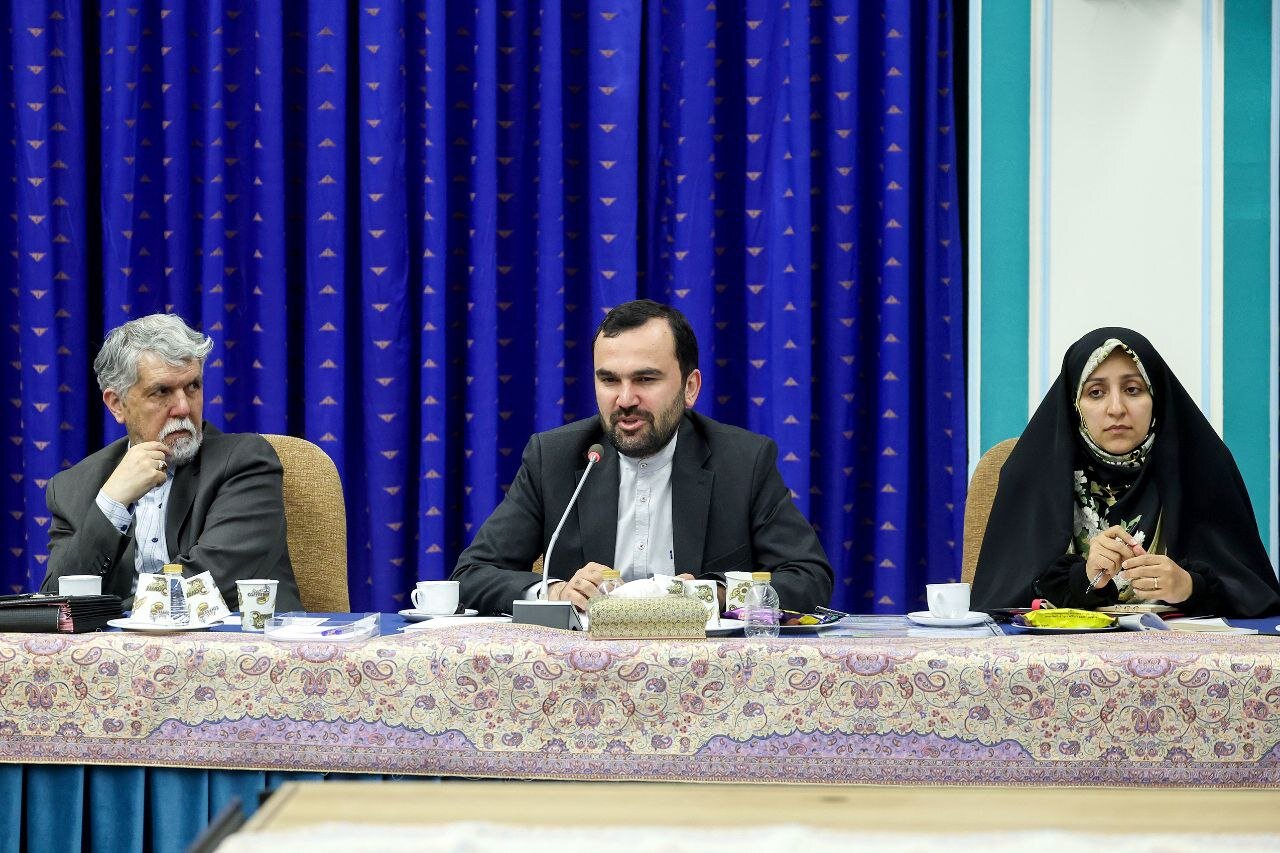 عکسی از تیپ خاص علی لاریجانی در کنار حدادعادل