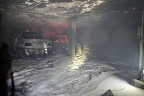 جزئیات آتشسوزی ساختمان مسکونی در میدان امام حسین (ع)/ عکس