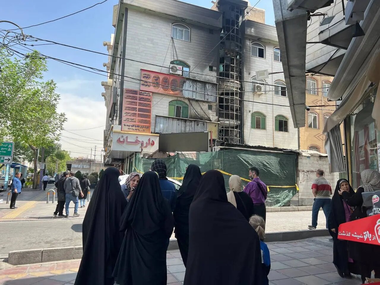 گزارش میدانی از آتشسوزی درمانگاه مشیریه/ کپسول اکسیژن کم بوده/ رئیس درمانگاه سکته کرد