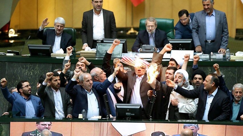 اعلام موجودیت دوباره دلواپسان؛ روز از نو، روزی از نو!/ تندروهایی که برایشان دولت‌ها فرقی ندارد؛ آنها مخالف هر نوع مذاکره و توافقی هستند!