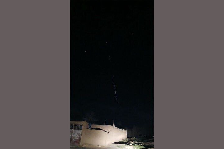 رویت شی نورانی ناشناس در آسمان قم/ عکس