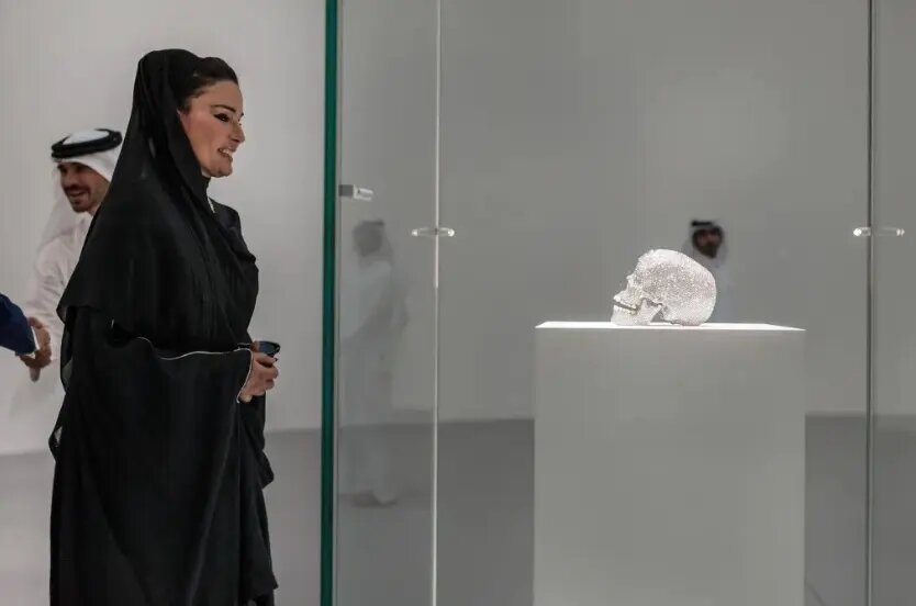 جنجالیترین آثار هنری قرن بیست و یکم/ آیا تابوت باز و جنازه متلاشی یک کودک اثری هنری است؟