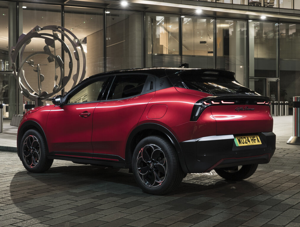 آلفارومئو جونیور برقی؛ مشخصات و قیمت وارداتی ژوبین خودرو /عکس