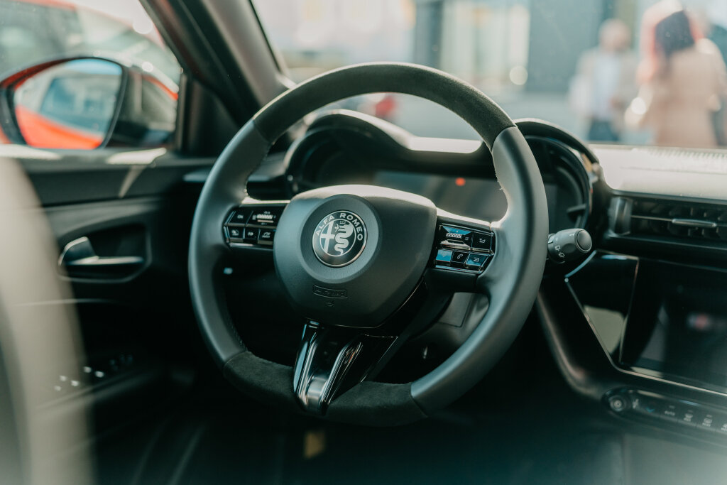 آلفارومئو جونیور برقی؛ مشخصات و قیمت وارداتی ژوبین خودرو /عکس