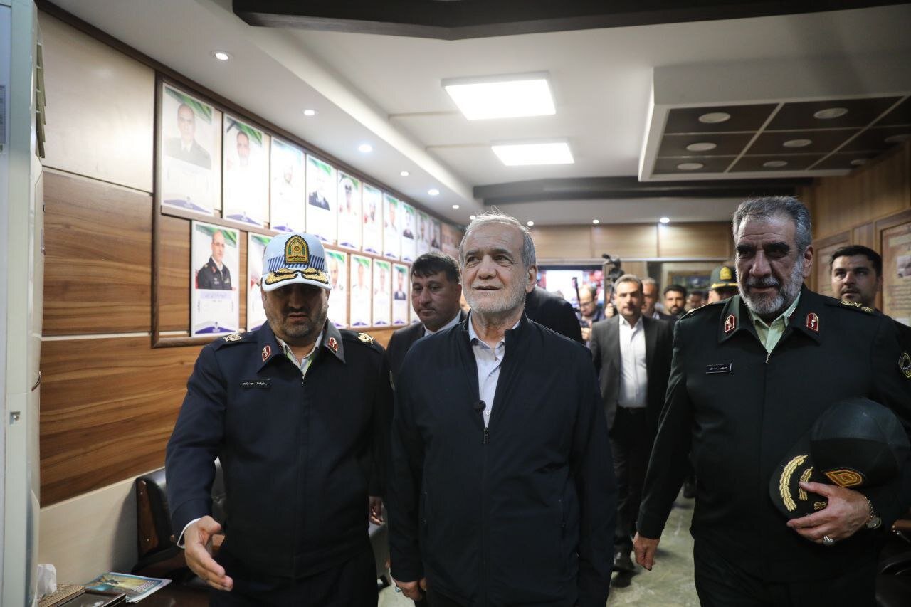 بازدید پزشکیان از ستاد فرماندهی پلیس راهنمایی و رانندگی تهران بزرگ