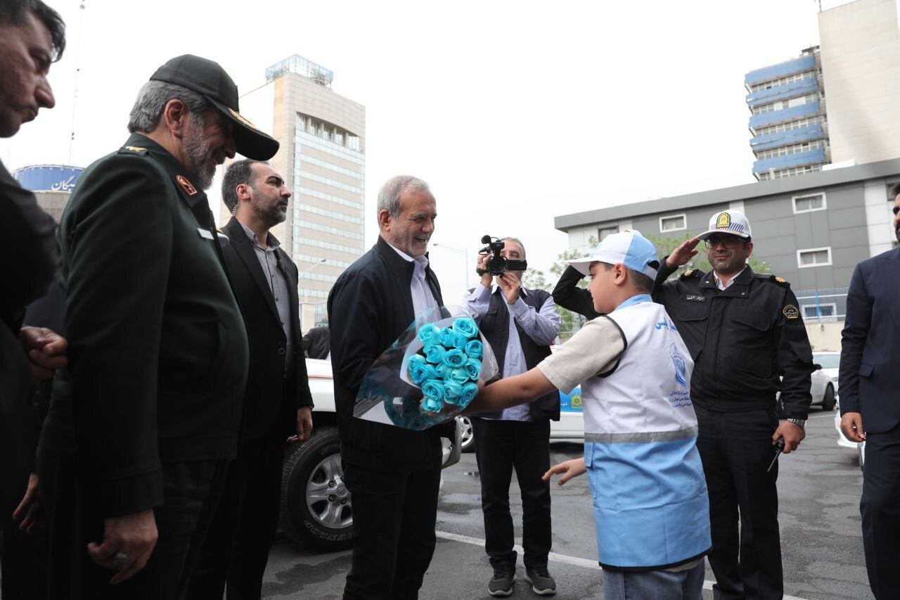 بازدید پزشکیان از ستاد فرماندهی پلیس راهنمایی و رانندگی تهران بزرگ