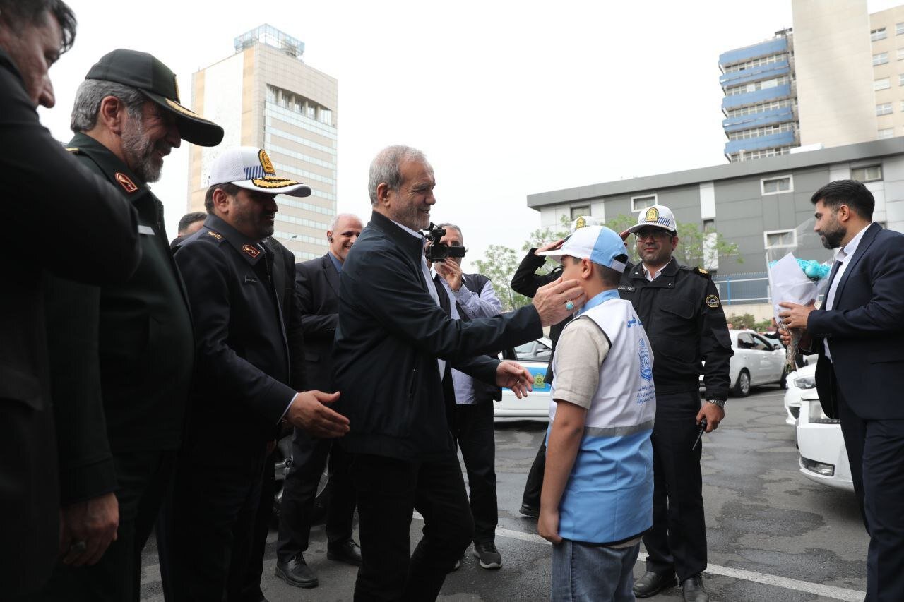 بازدید پزشکیان از ستاد فرماندهی پلیس راهنمایی و رانندگی تهران بزرگ
