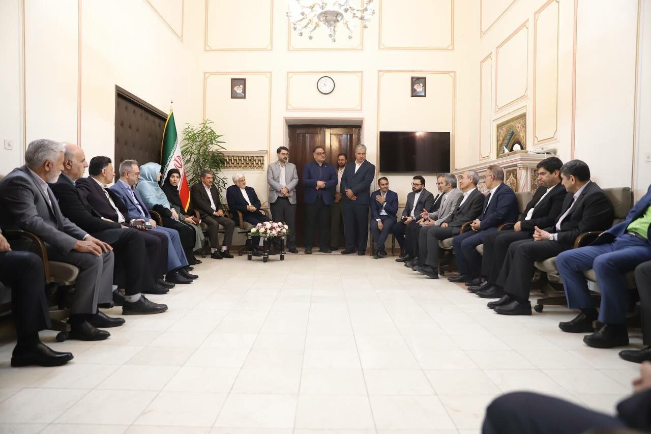 عارف: با استقبال ایران از مذاکره، آمریکا هم باید دست از سیاست های غلط بردارد / در ماه های گذشته افت تورم را داشته ایم