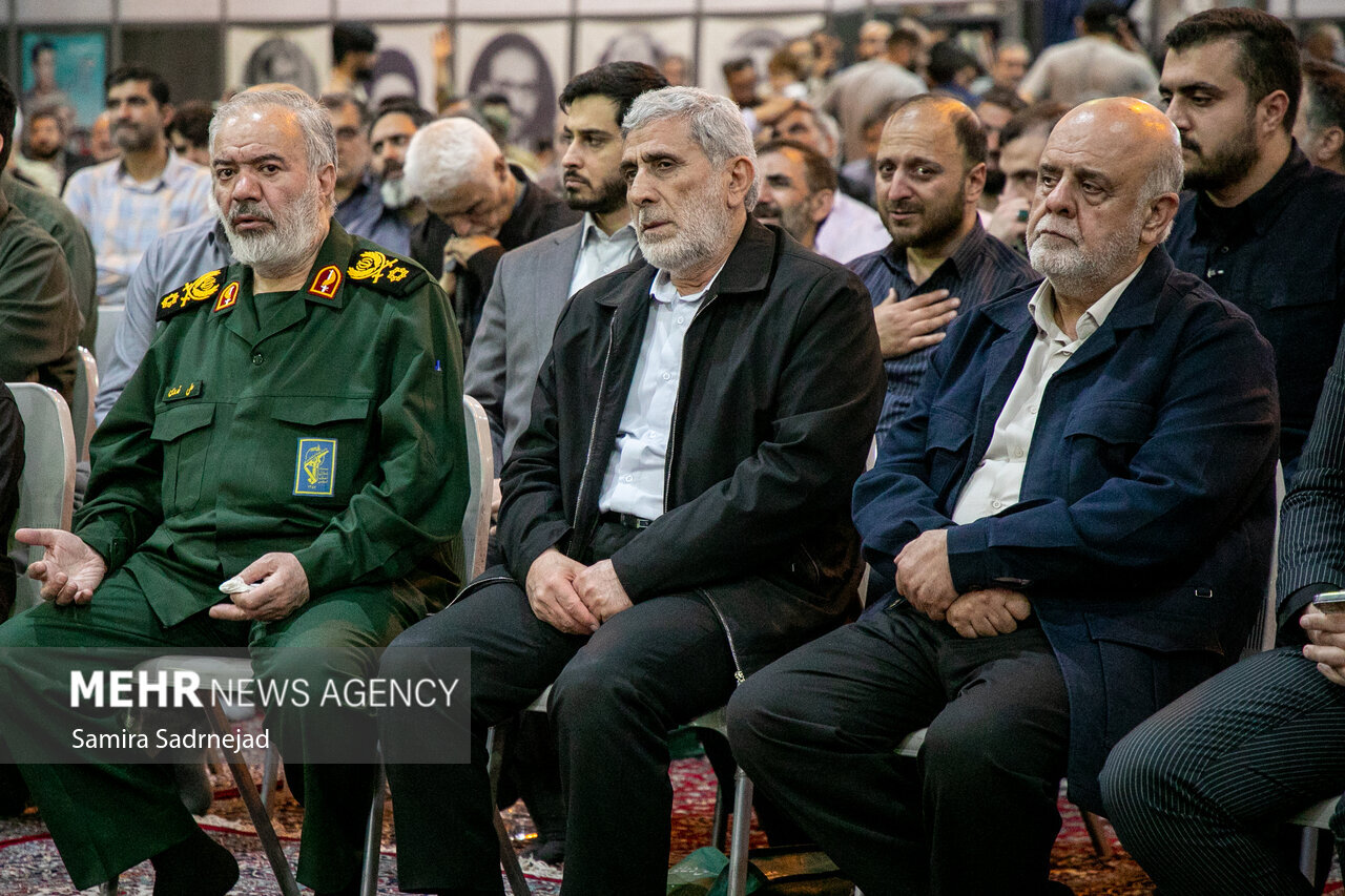 تصاویری از سردار قاآنی با لباس غیرنظامی در سالگرد شهادت شهید حاج رحیمی