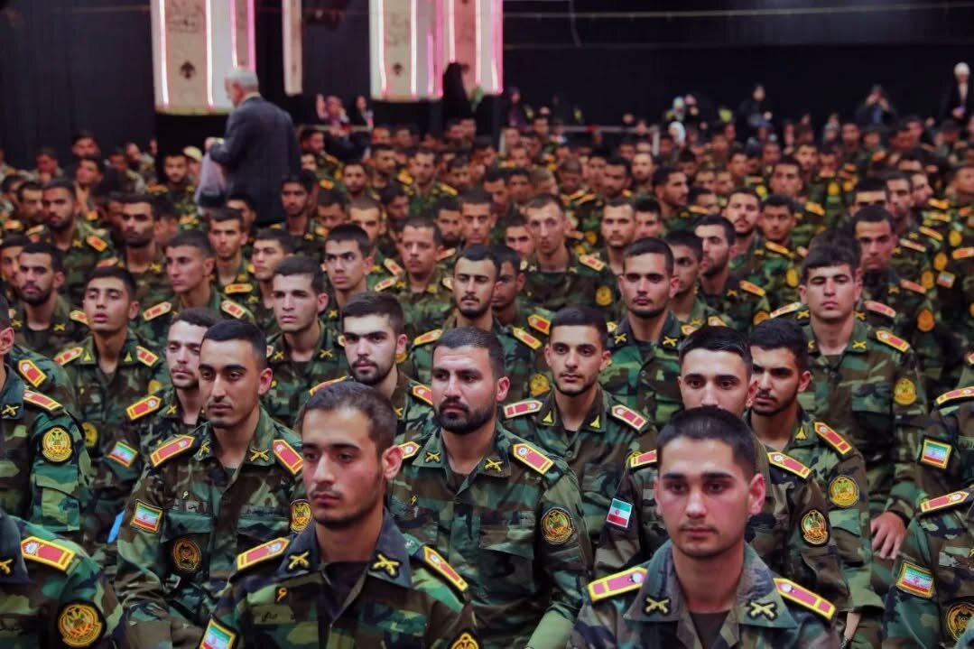 عکسی از فرمانده بلندپایه ارتش در امامزاده علی اکبر چیذر/ ماجرا چه بود؟