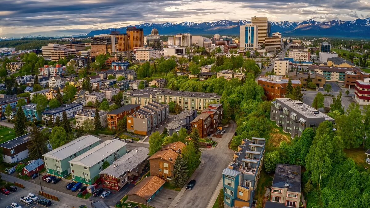 آتشفشان غولپیکر در آستانهی فوران/ یک شهر پرجمعیت در مسیر این آتشفشان قرار دارد