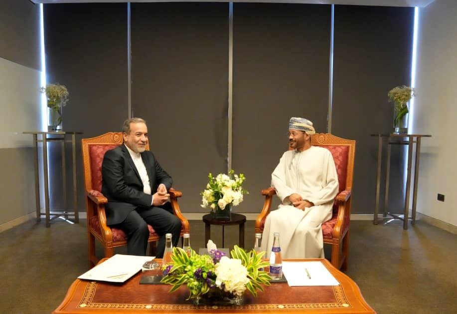 عراقچی با وزیرخارجه عمان دیدار کرد/عکس