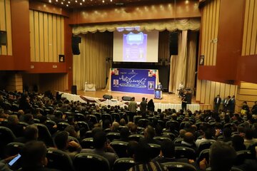 در نظام تعلیم و تربیت و آموزش و پرورش برخورد سیاسی و سیاسی بازی وجود ندارد