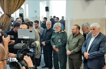 تصویری از حضور سردار قاآنی در مراسم اولین سالگرد شهادت سردار زاهدی