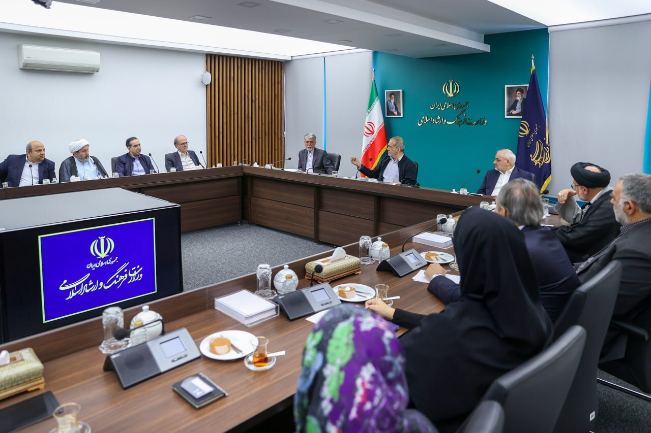 رئیس جمهور به وزارت ارشاد رفت