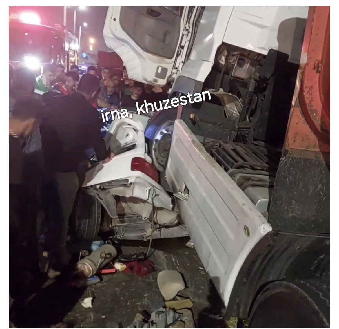 تصادف مرگبار پژو پارس با تریلی/ عکس