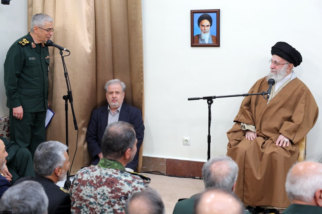 تصاویری از فرماندهان بلندپایه نظامی در بیت رهبری
