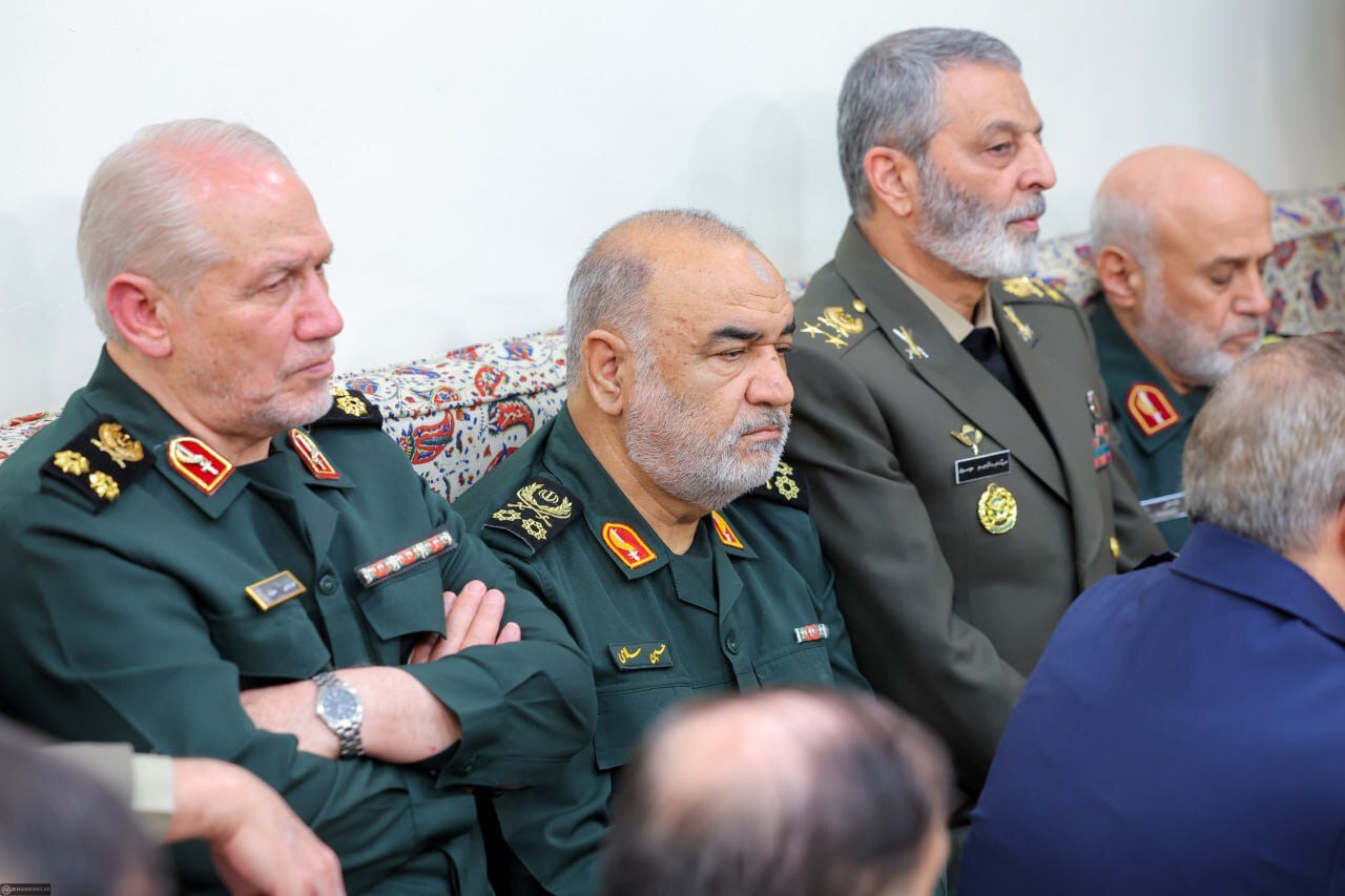 تصاویری از فرماندهان بلندپایه نظامی در بیت رهبری