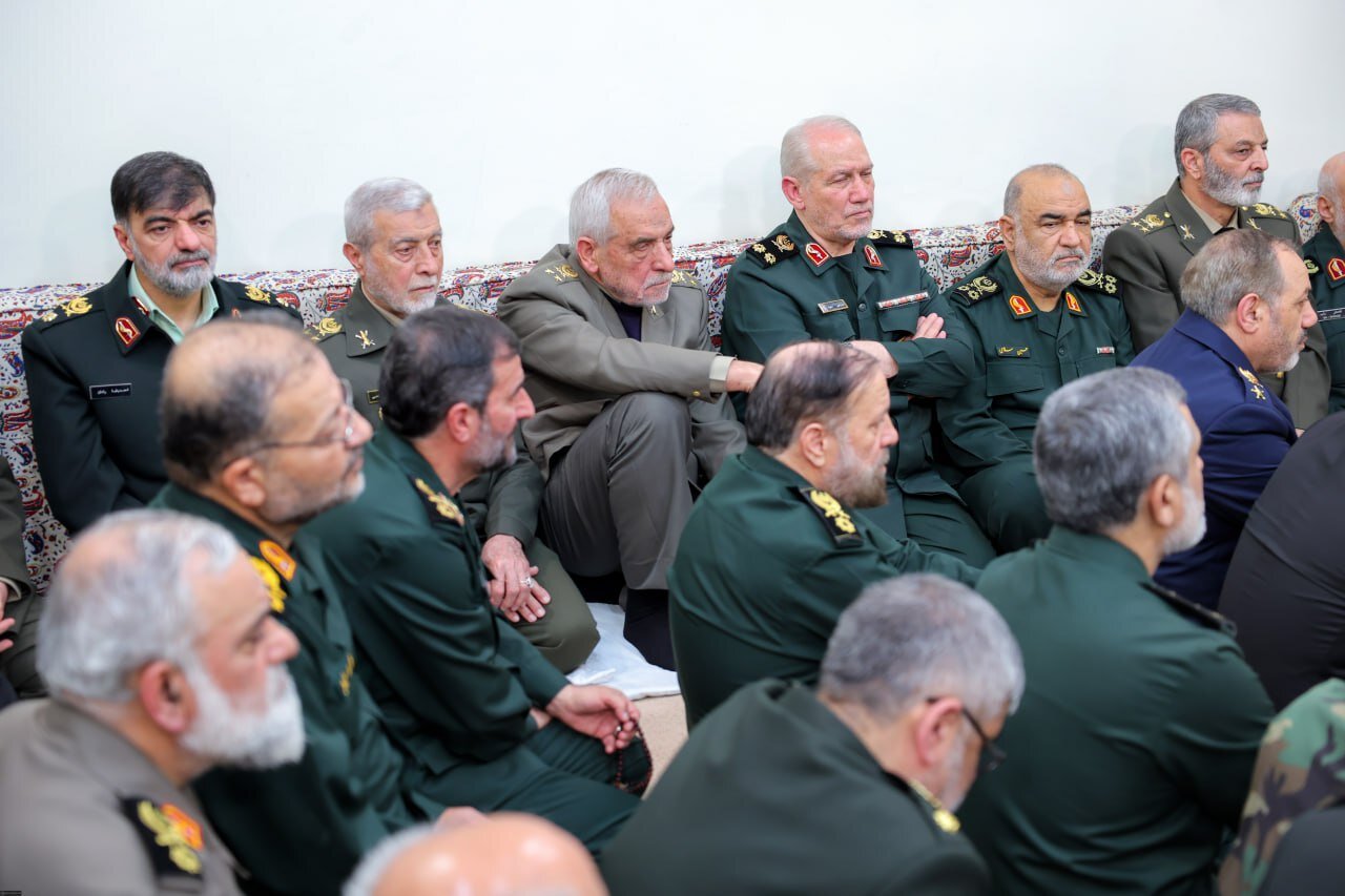 تصاویری از فرماندهان بلندپایه نظامی در بیت رهبری