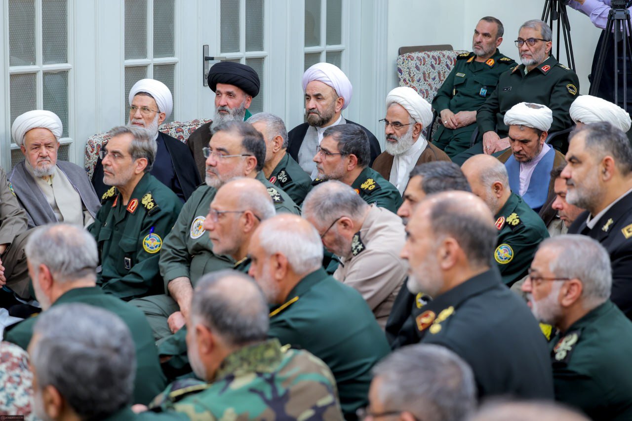 تصاویری از فرماندهان بلندپایه نظامی در بیت رهبری