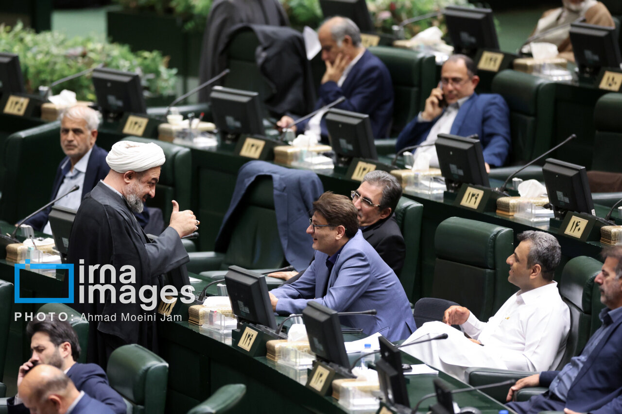 تصاویری از حال و هوای خاص نمایندگان یک روز پس از مذاکره ایران با آمریکا