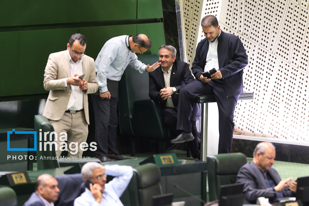 تصاویری از حال و هوای خاص نمایندگان یک روز پس از مذاکره ایران با آمریکا