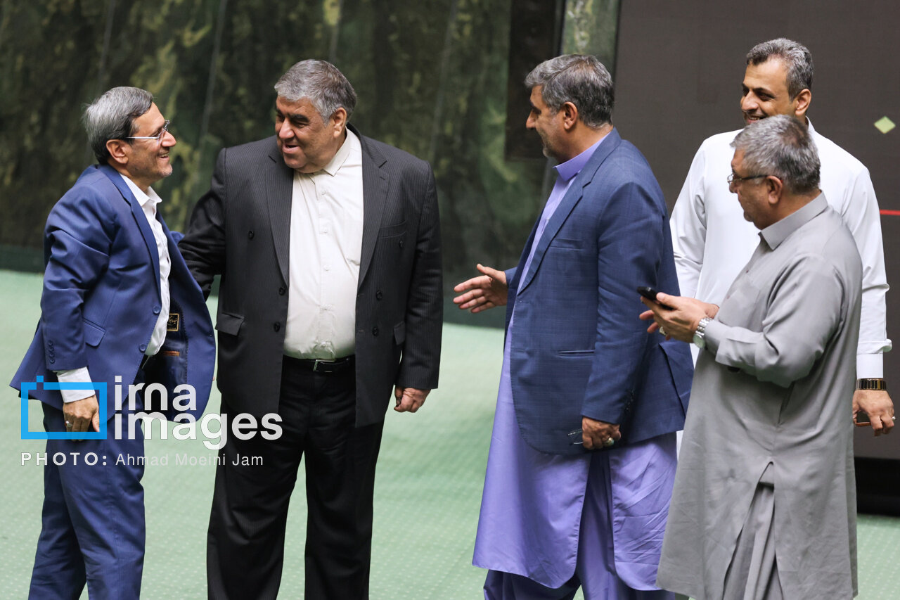 تصاویری از حال و هوای خاص نمایندگان یک روز پس از مذاکره ایران با آمریکا