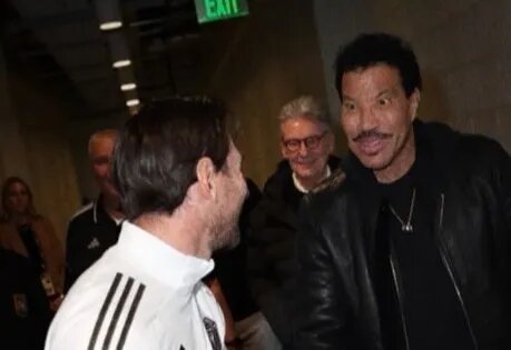 عکس | ملاقات خاص مسی با قهرمان زندگی مادرش؛ نام لیونل از این ستاره آمده است!