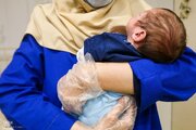 اینجا انسان‌ها با یک نگاه پدر و مادر می‌شوند