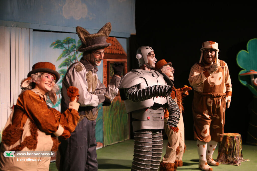 مجید قناد در افتتاح یک نمایش کودکان