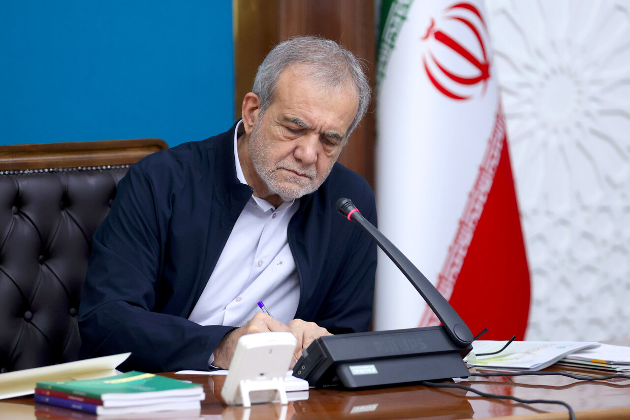 تصاویری از دیدار پزشکیان با اعضای انجمن بهرهوری ایران