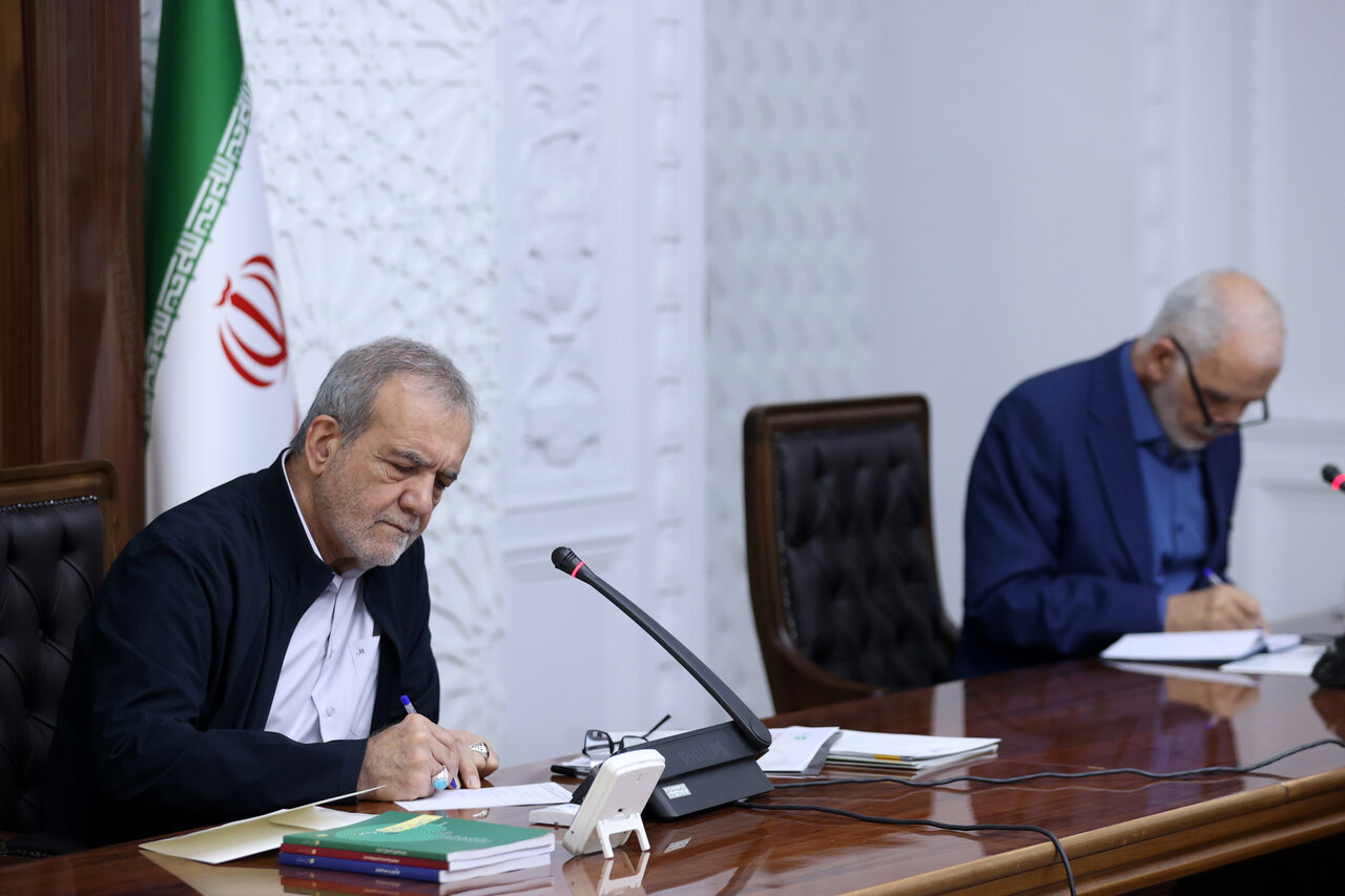 تصاویری از دیدار پزشکیان با اعضای انجمن بهرهوری ایران