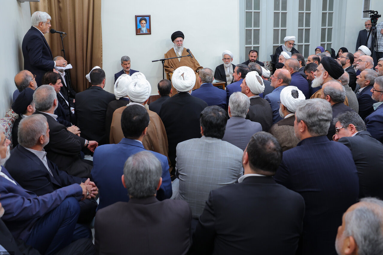 حضور همزمان عارف و مخبر در جلسه دیدار با رهبر انقلاب