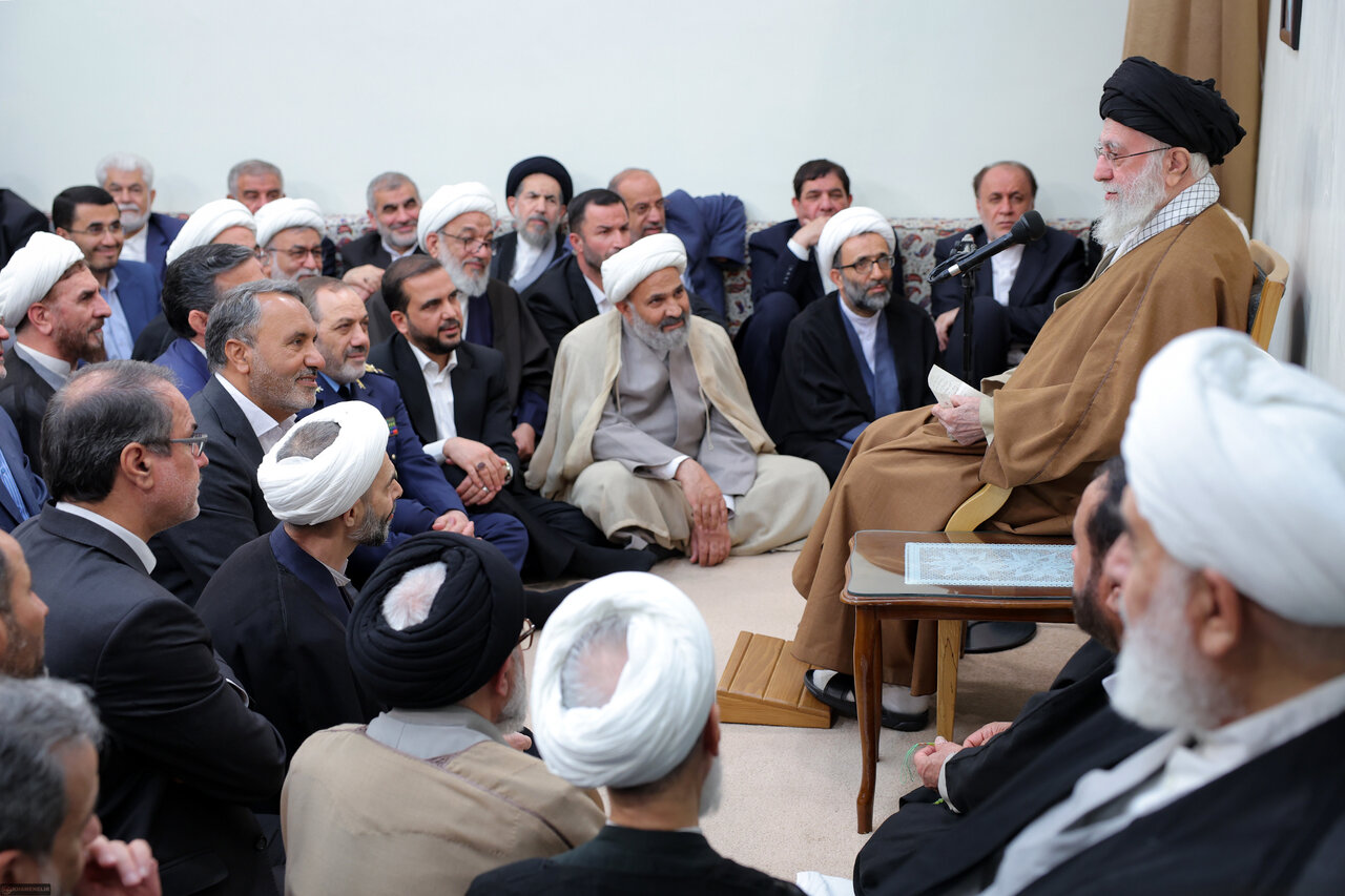 حضور همزمان عارف و مخبر در جلسه دیدار با رهبر انقلاب