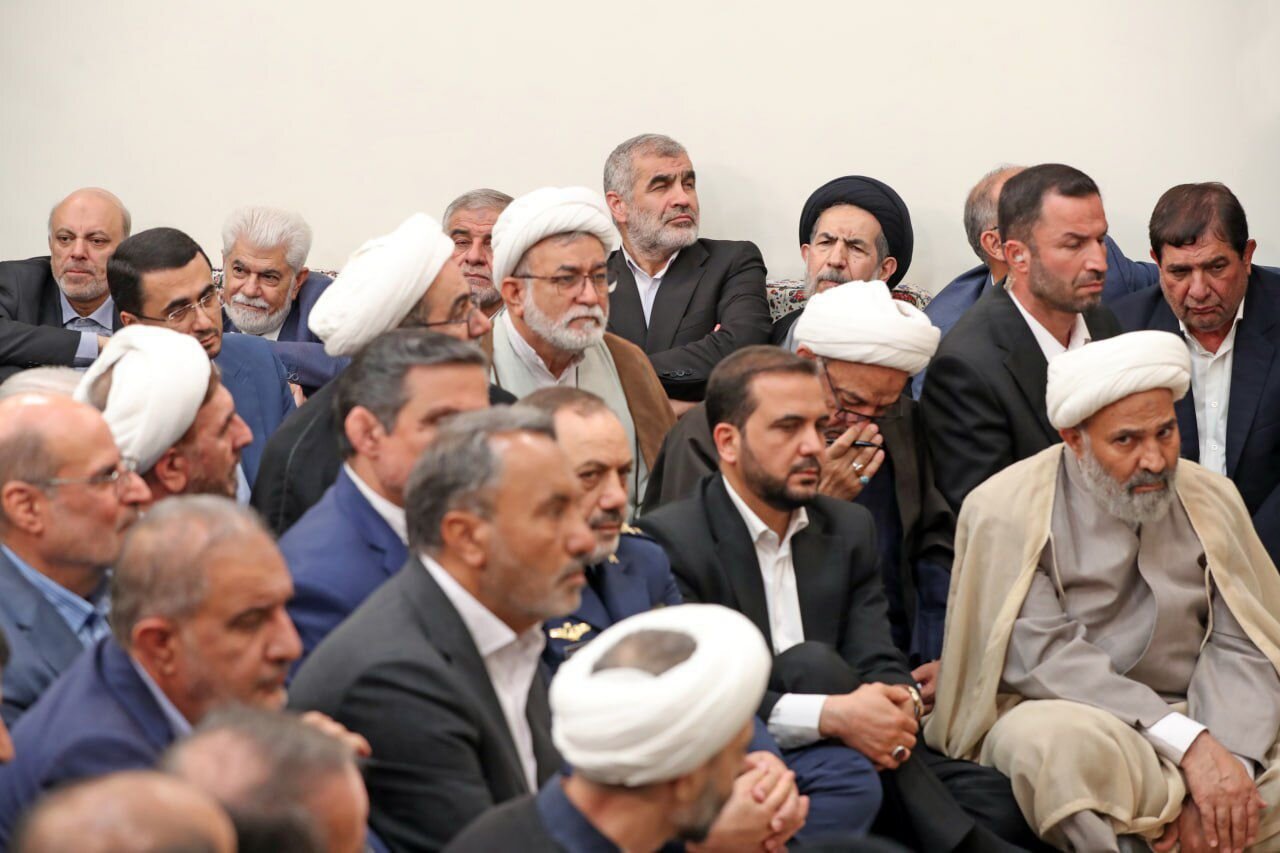 حضور همزمان عارف و مخبر در جلسه دیدار با رهبر انقلاب