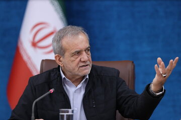 پزشکیان: ظرفیت مرزی ایران را نمیشود تحریم کرد، با دلار معامله نکنند، میشود کالا به کالا معامله کرد / با نگاه عدالت محور به استان ایلام آمدهایم