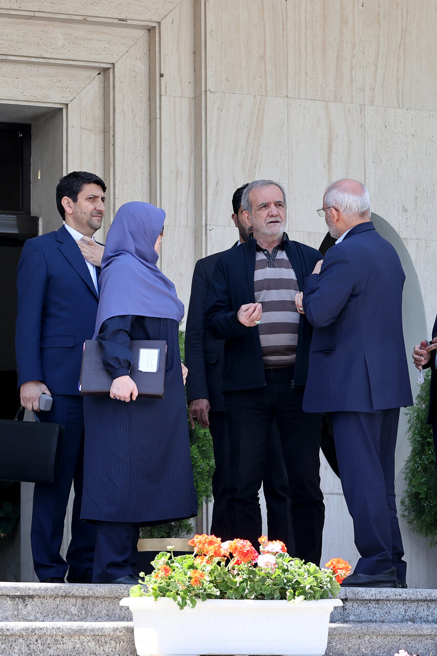 تصاویر پزشکیان و مسئولان در جلسه هیئت دولت/ چه کسانی امروز در جلسه حضور داشتند؟