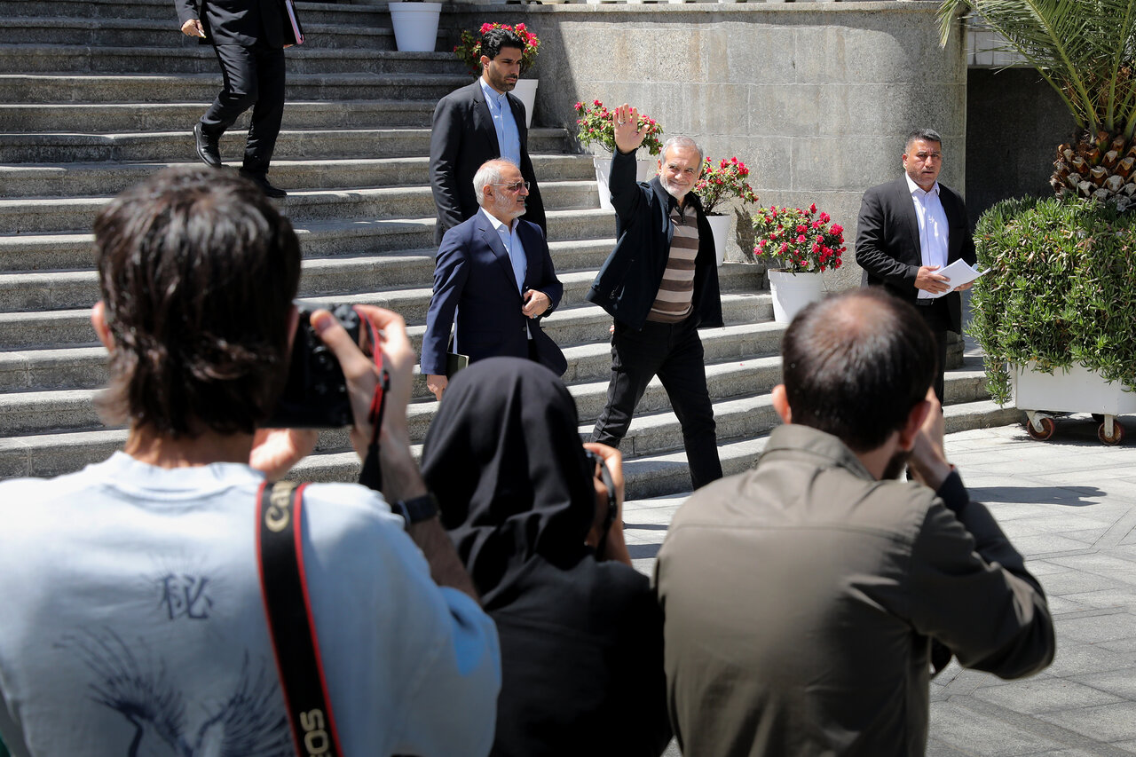 تصاویر پزشکیان و مسئولان در جلسه هیئت دولت/ چه کسانی امروز در جلسه حضور داشتند؟