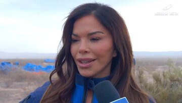 سفر به فضا با آرایش کامل/ فضا با بوتاکس، فیلر و پروتز چه میکند؟ سفر به فضا با آرایش کامل/ فضا با بوتاکس، فیلر و پروتز چه میکند؟