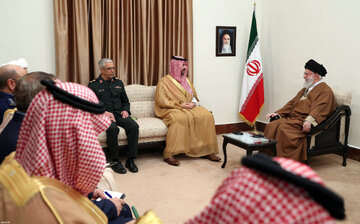 مروری بر بیانات رهبر انقلاب در دیدار با مقامات عربستان/ از سخنان در دیدار با ملک عبدالله تا نقل قول آن سخنان برای وزیر دفاع سعودی مروری بر بیانات رهبر انقلاب در دیدار با مقامات عربستان/ از سخنان در دیدار با ملک عبدالله تا نقل قول آن سخنان برای وزیر دفاع سعودی