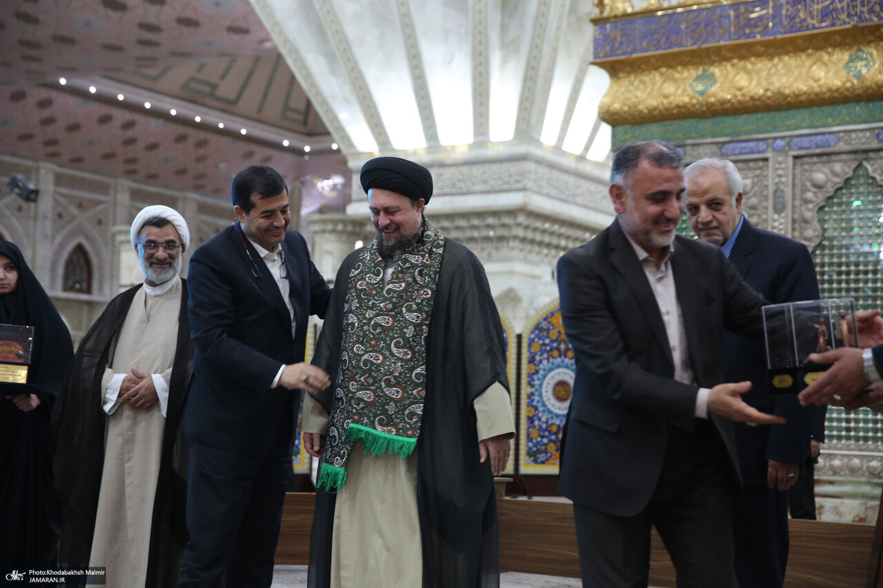 عکسی از ۲ هدیه ویژه به سیدحسن خمینی از سوی وزیر پزشکیان/ دختر سردار سلیمانی هم بود