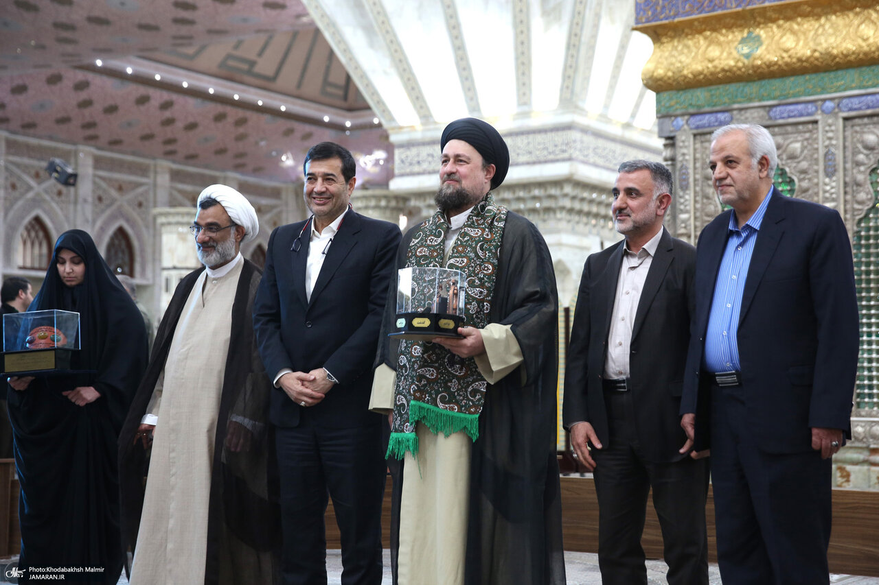 عکسی از ۲ هدیه ویژه به سیدحسن خمینی از سوی وزیر پزشکیان/ دختر سردار سلیمانی هم بود