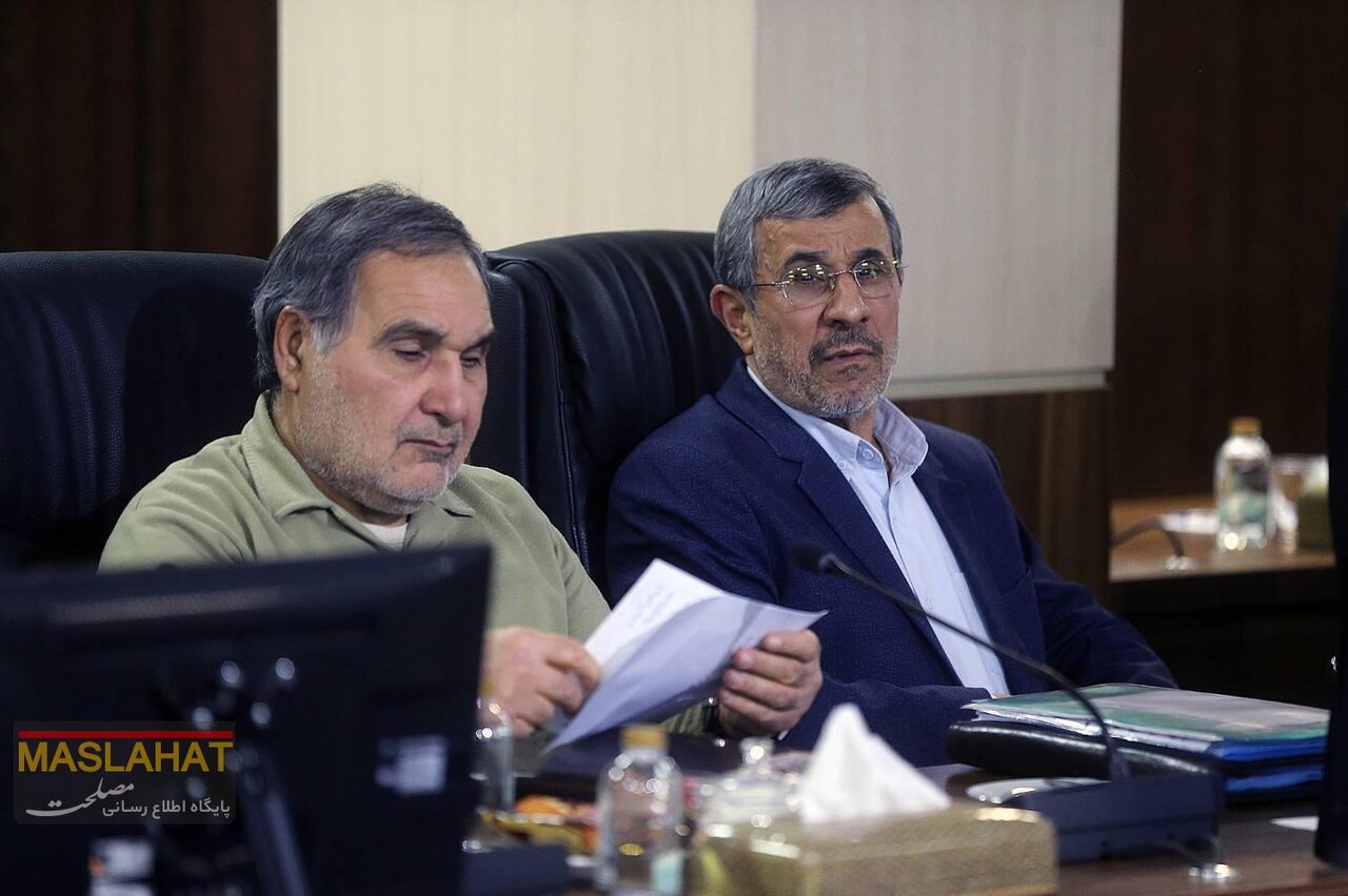 تیپ متفاوت احمدینژاد و جلیلی در جلسه مهم بررسی CFT و پالرمو