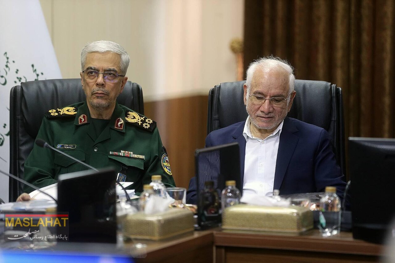 تصاویری از همنشینی مخبر و حداد عادل در جلسه بررسی CFT و پالرمو مجمع تشخیص/ شمخانی هم آمده بود