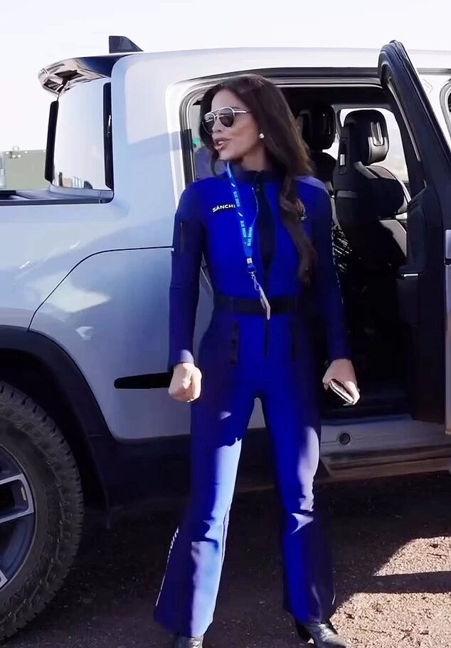 سفر به فضا با آرایش کامل/ فضا با بوتاکس، فیلر و پروتز چه میکند؟