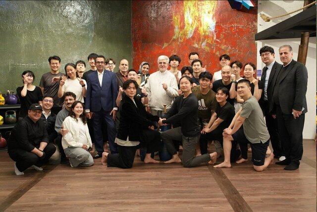 حضور سفیر کشورمان در گود زورخانهای در سئول/عکس