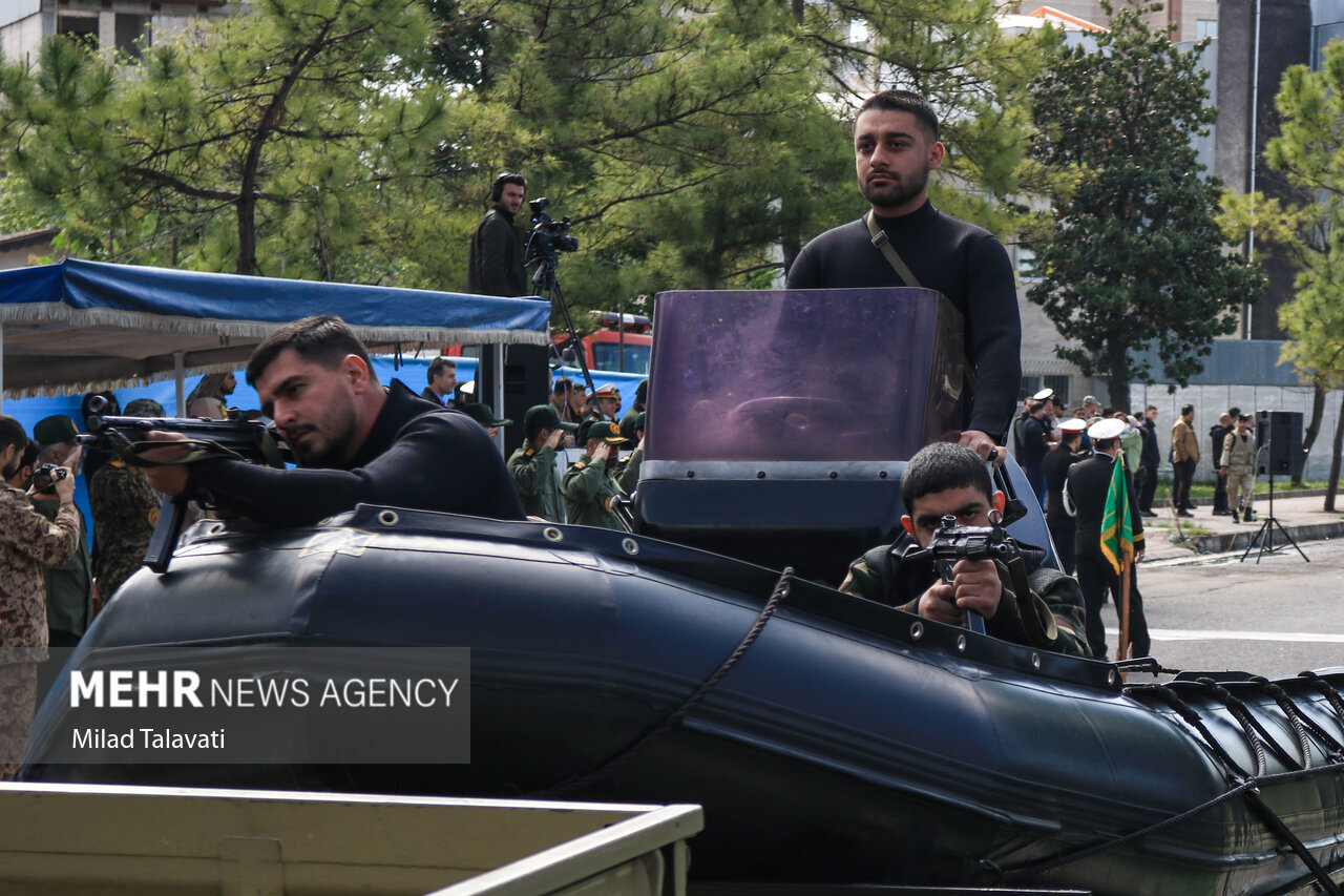 واکنش مردم به دیدن مراسم رژه روز ارتش/ استانداران اهل سنت پزشکیان هم آمدند/ تصاویری از حاشیه مراسم رژه روز ارتش