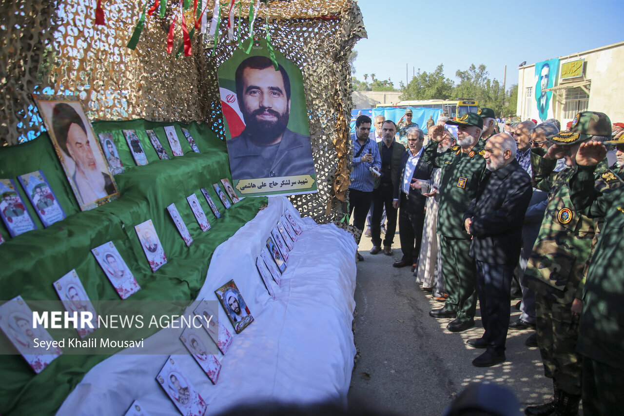 واکنش مردم به دیدن مراسم رژه روز ارتش/ استانداران اهل سنت پزشکیان هم آمدند/ تصاویری از حاشیه مراسم رژه روز ارتش