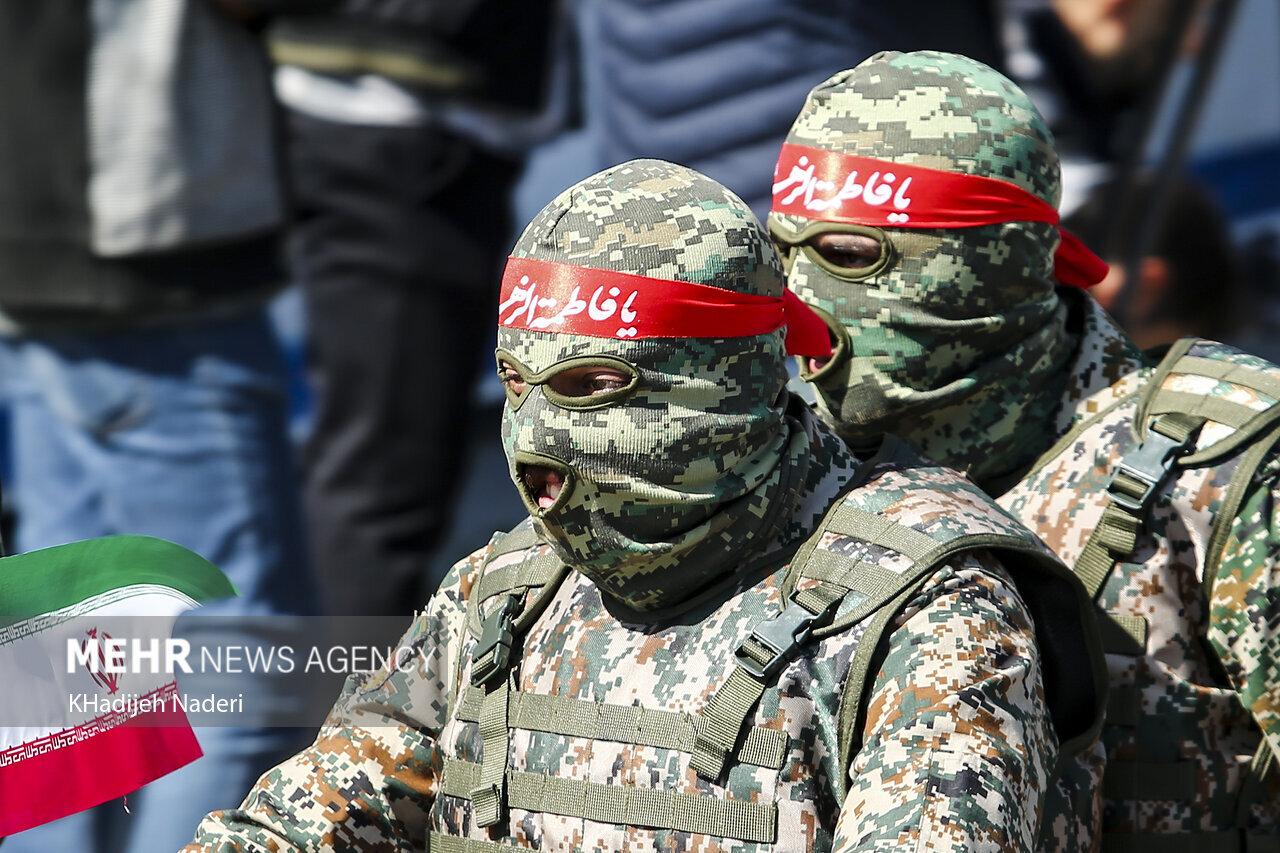 واکنش مردم به دیدن مراسم رژه روز ارتش/ استانداران اهل سنت پزشکیان هم آمدند/ تصاویری از حاشیه مراسم رژه روز ارتش