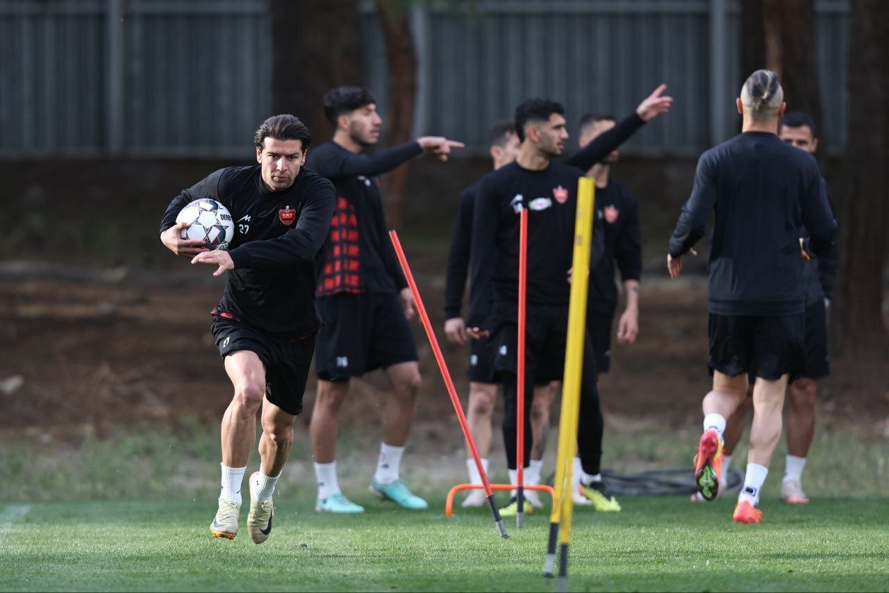 عکس | استوری کنایهآمیز بازیکن مازاد پرسپولیس عکس | استوری کنایهآمیز بازیکن مازاد پرسپولیس